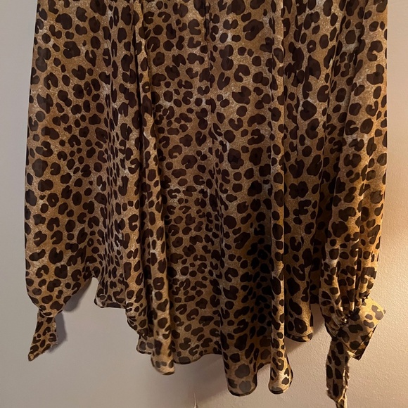 LaROK Leopard Embellished Ruffled V Neckline Tunic - Size M - Picture 11 of 12